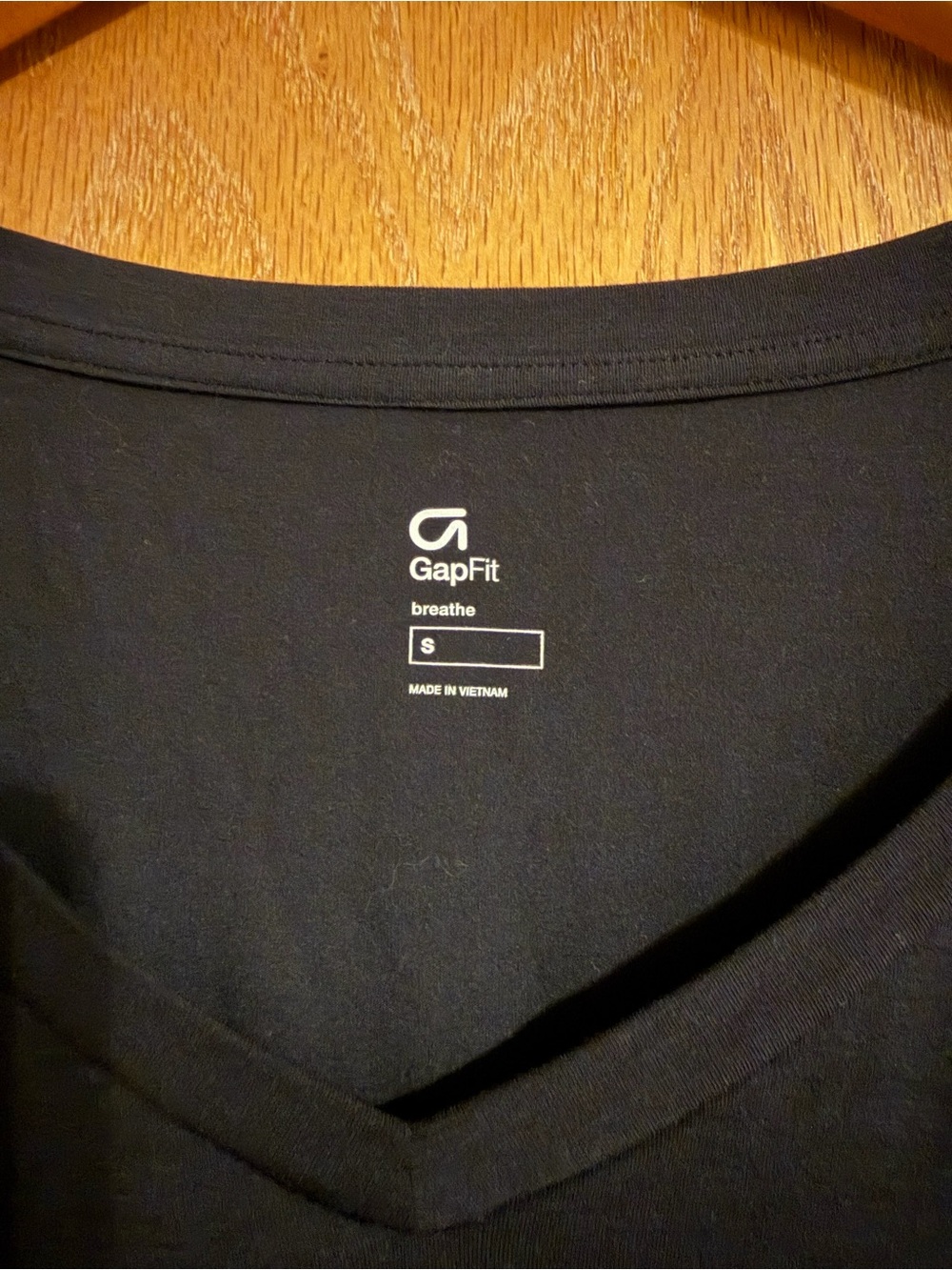 GAP Women’s GapFit Black V-Neck Short Sleeve Tee